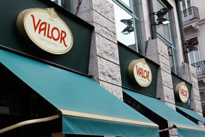 Cárnicas Serrano y Chocolates Valor aceleran sus marcas